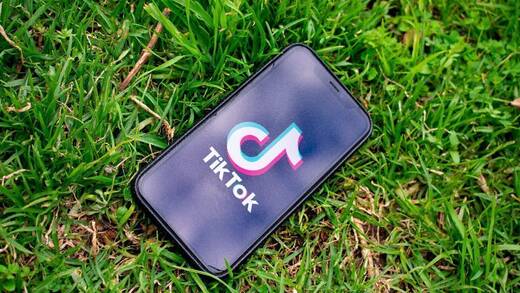 Tiktok ist aktuell ein Schlüsselkanal in der Awareness-Phase und hilft Unternehmen, neue Zielgruppen kreativ anzusprechen