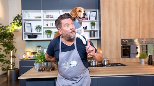 Mike Süsser und Hundestar Nami sind Protagonisten in "Dog's KItchen"