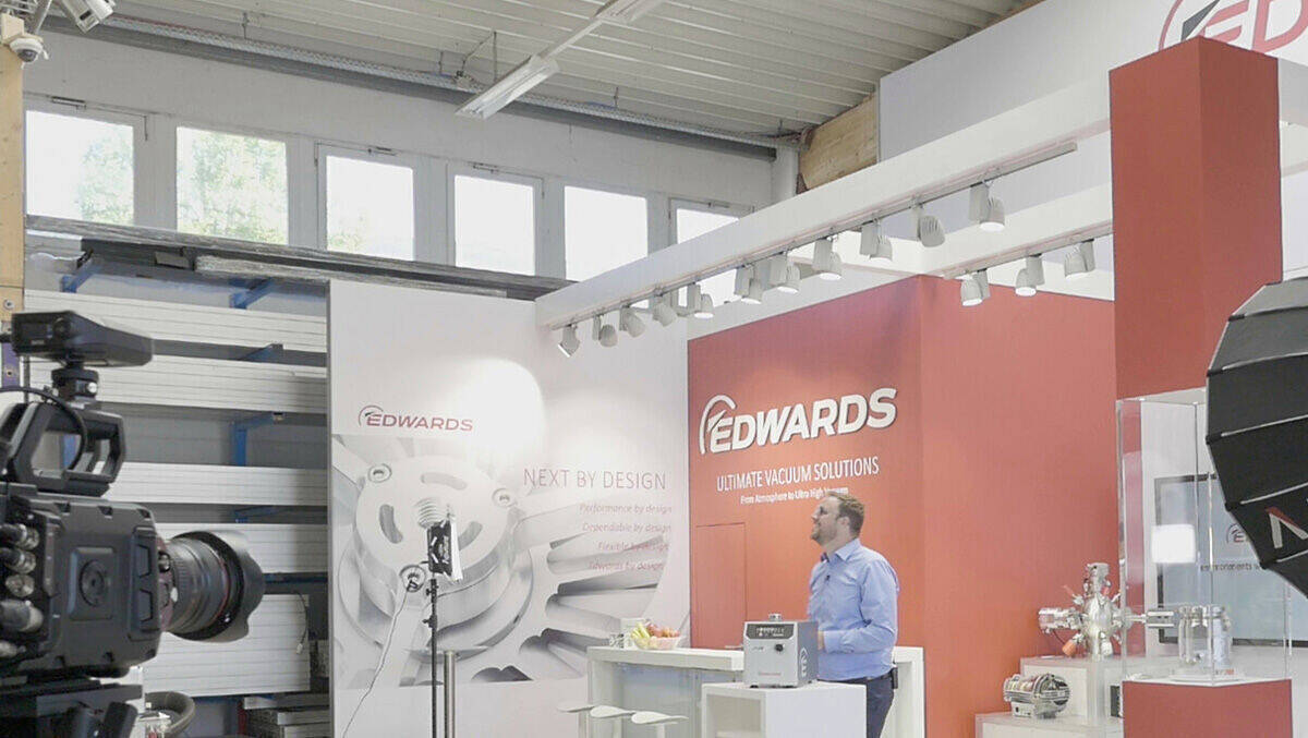 Messestand live on air in der Lagerhalle 